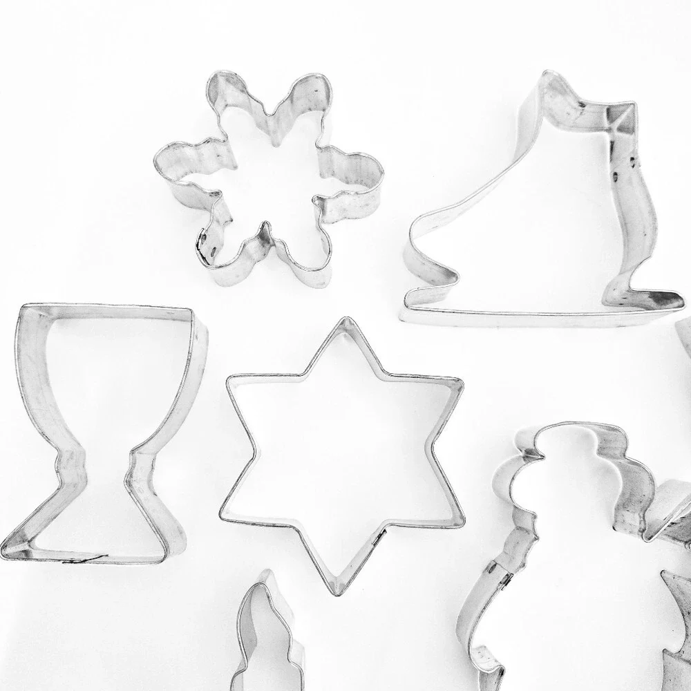 Christmas, Hanukkah & Winter Holiday Vintage Cookie Cutters Lot (Set of‎ 10)